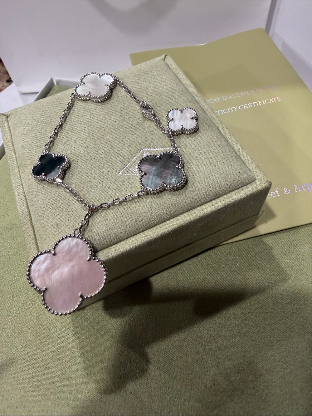 Vintage Mother-of-Pearl Clover VCALink Bracelet 18k
